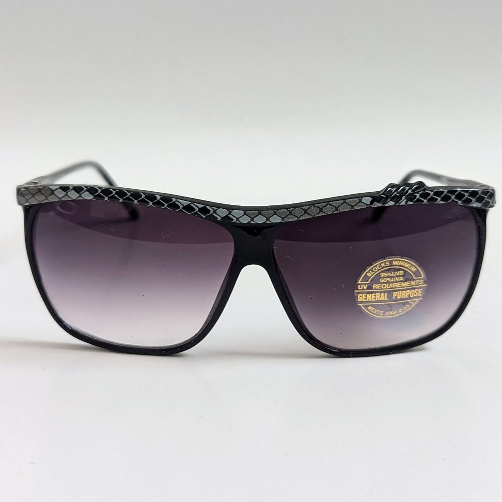 NWT Vintage 80's Plastic Lady Fashion Sunglasses (Black/Smoke)